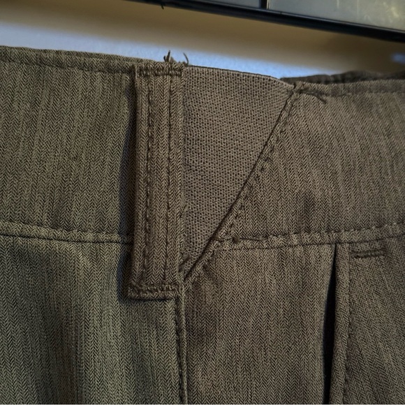 Men's Lee Performance Series Tri-Flex Gray Shorts, Size 36. - Picture 10 of 14